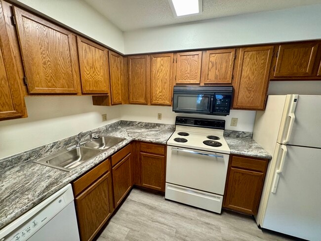 Building Photo - 156 Westside Dr Unit 3rd Floor Rental