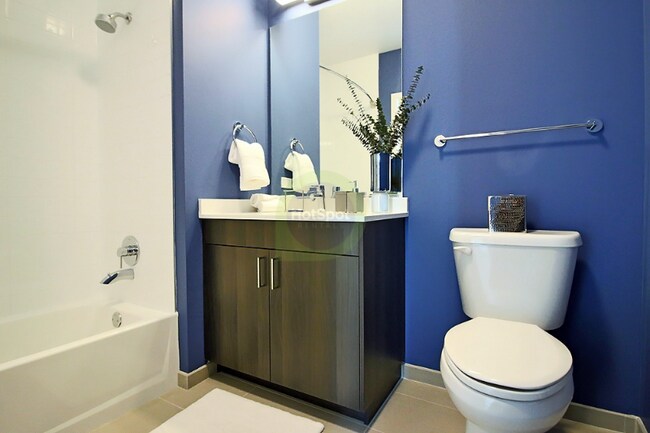 Photo - 717 N Milwaukee Ave