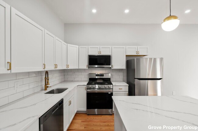 Photo - 531 E 5th St Unit 1