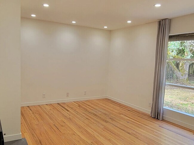 Photo - 11721 Fremont Ave N