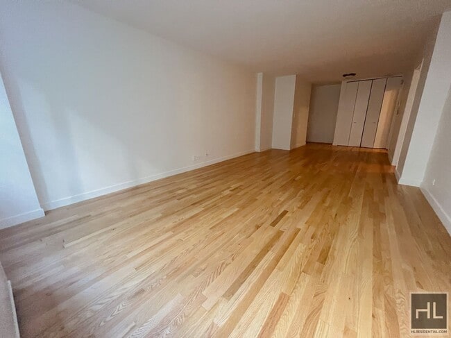 Photo - EAST 49 STREET Unit 4S