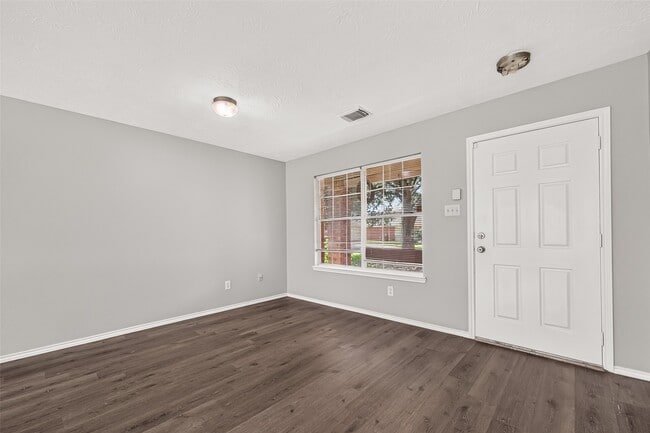 Photo - 19451 Nasworthy Dr