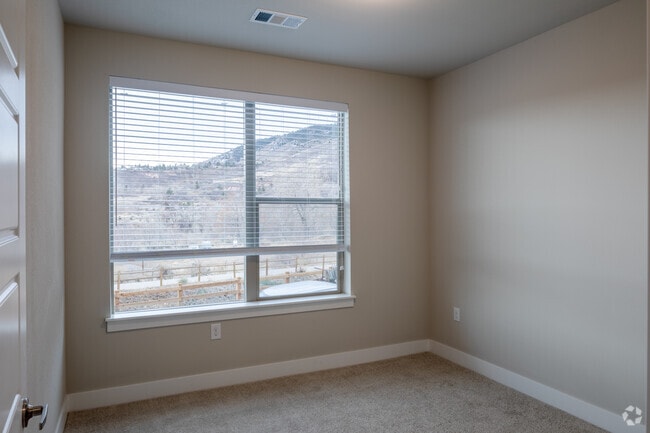 1BR, 1BA - 695SF