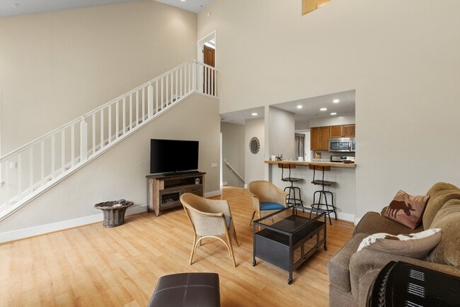 Photo - 562 Evans Ct