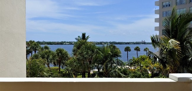 Building Photo - 2800 N Flagler Dr Unit 401