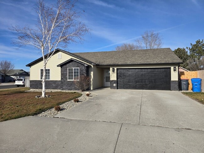 Photo - Spacious 3 Bed | 2 Bath on Large Corner Lot – Twin Falls