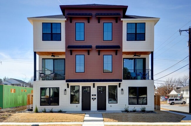 Building Photo - 3202 Forest Park Blvd Unit Full Rental