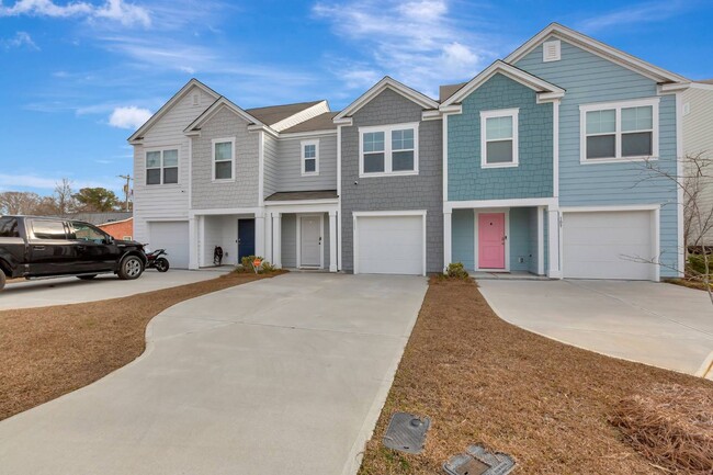 Building Photo - Townes at Merrimack