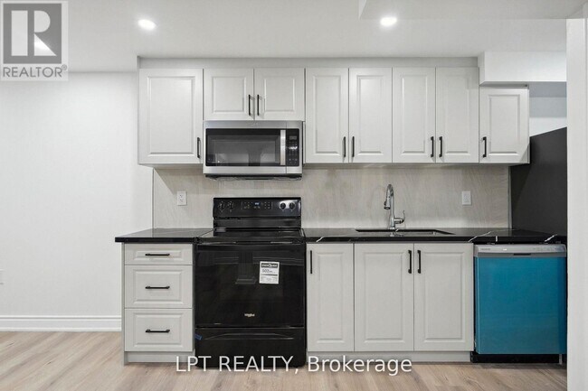 Photo - 140 Springvalley Crescent