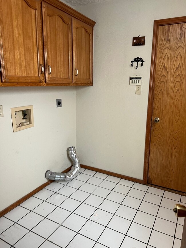 Laundry Room - 7416 N 20th St