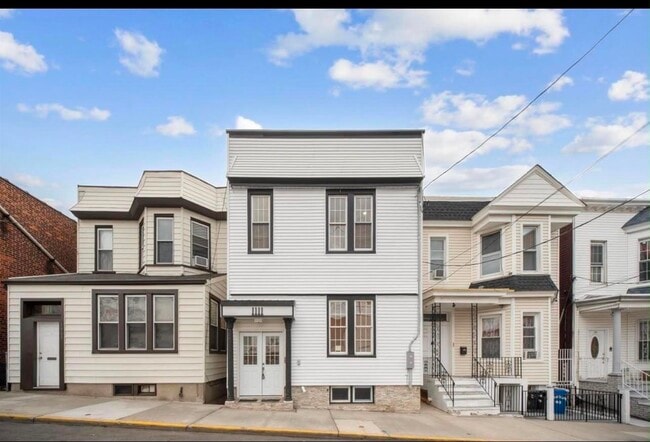 Building Photo - 1111 53rd St Unit B