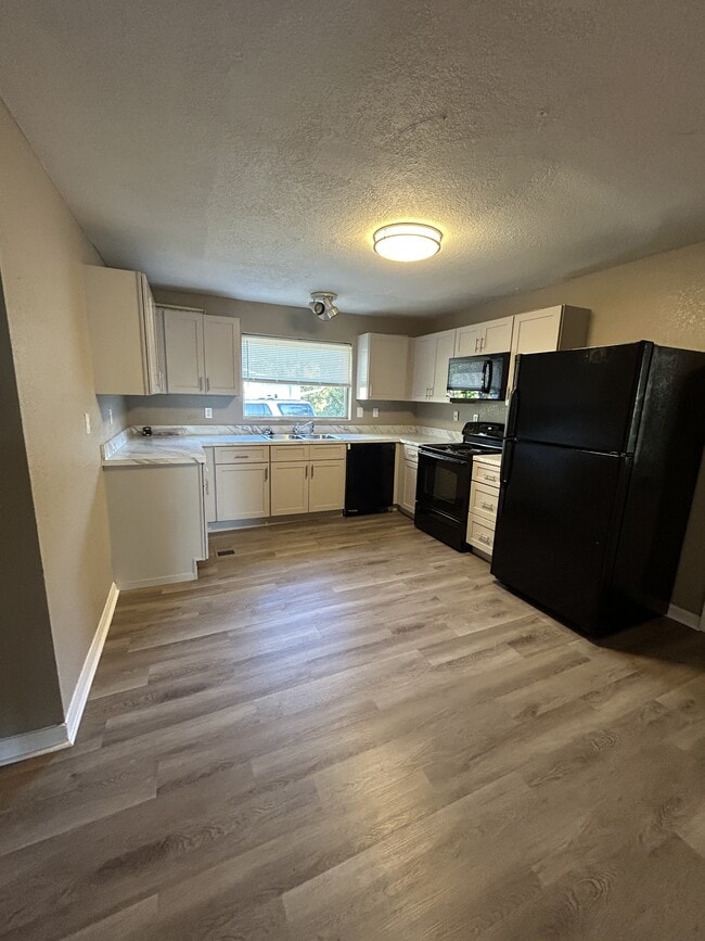 Photo - 2420 TanglewoodMain House