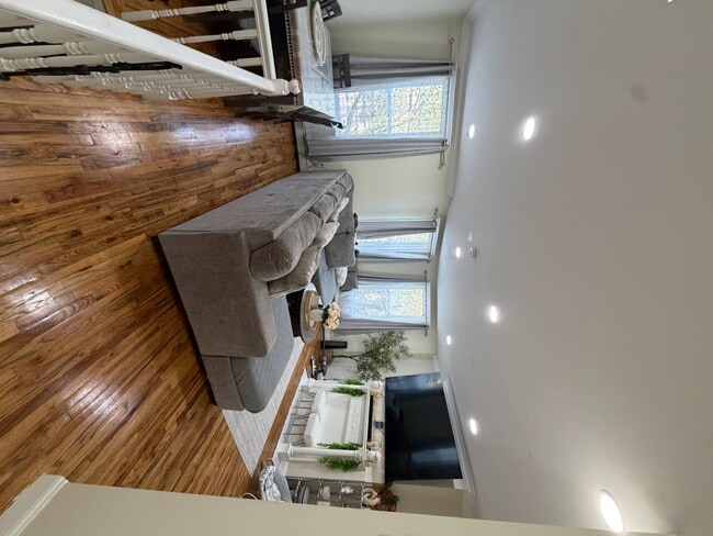 Photo - 1141 Beach Ave