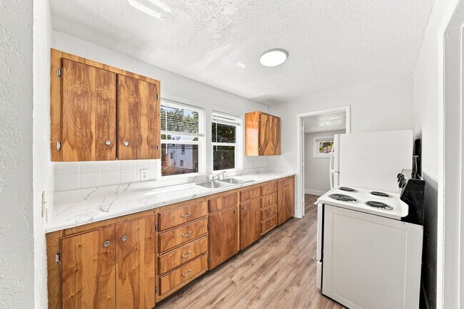 724 W Lewis St Unit 1