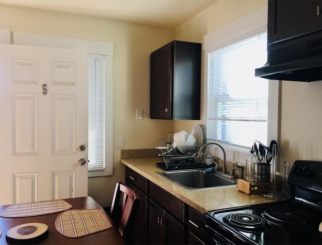 Photo - 4550 Lakeshore Blvd