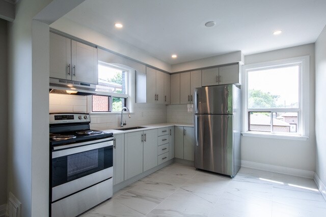 Photo - 34 Robindale Ave Unité Upper