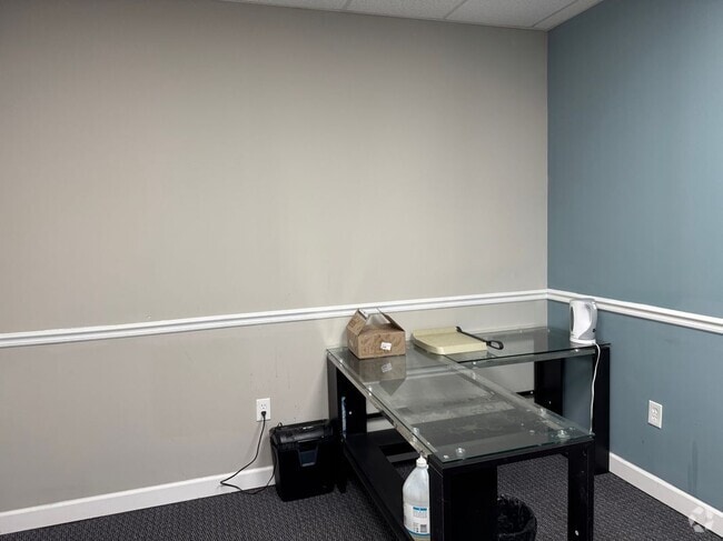 Building Photo - 5300 Memorial Dr Rental