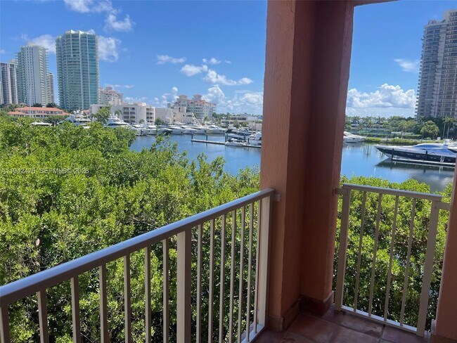 Building Photo - 19701 E Country Club Dr Unit 5408