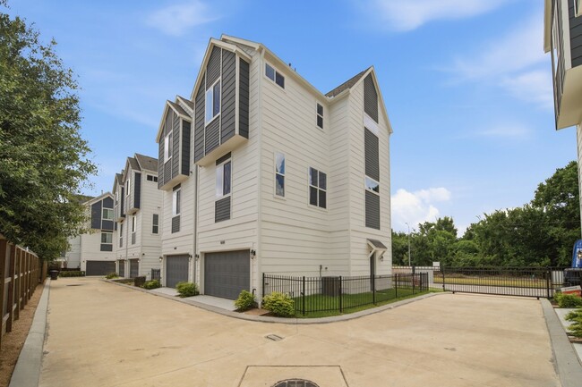 Photo - 1648 W Tidwell Rd