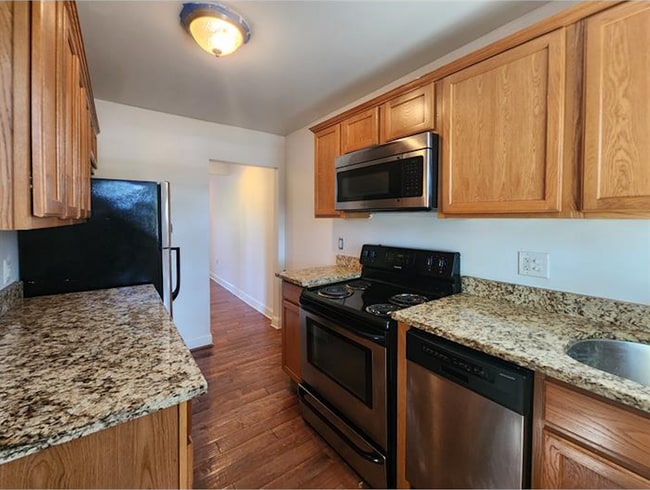 Photo - 5501 Foote St NE