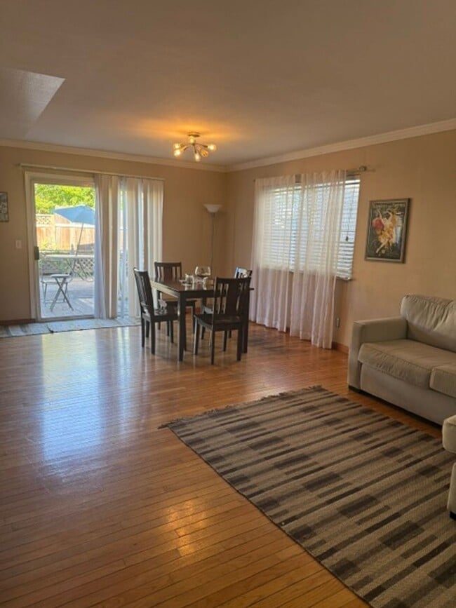 Photo - 8908 Gravenstein Way