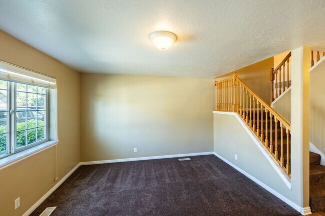 Photo - CALL TYE DIRECTLY FOR SHOWINGS AND APPLICATION DETAILS 208-313-6062. 2 Bed -1.5 Bath townhome in ...
