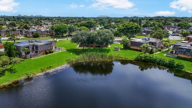 Building Photo - 388 Lake Arbor Dr