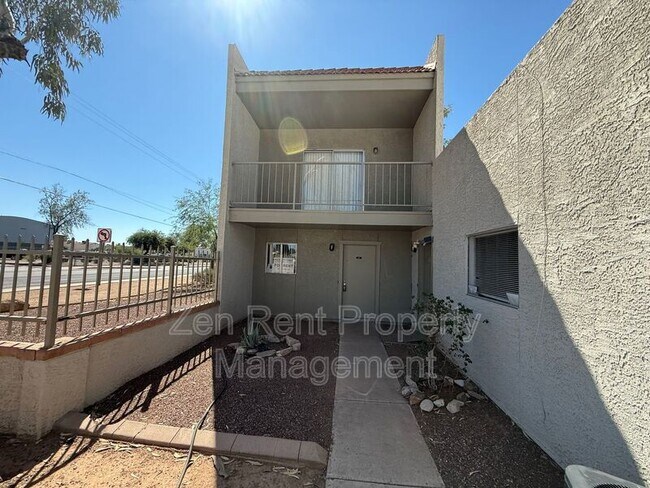 Photo - 2843 E Marconi Ave Unidad Marconi 2843 #103