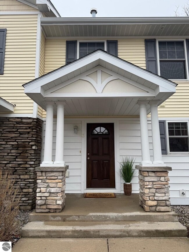 Photo - 1495 Newport St