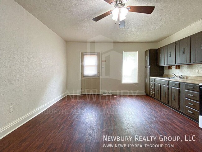 Photo - 37 Hickory St