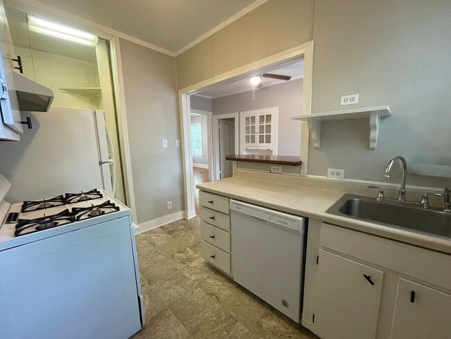 Photo - Charming Down Stairs Apartment In South Highland