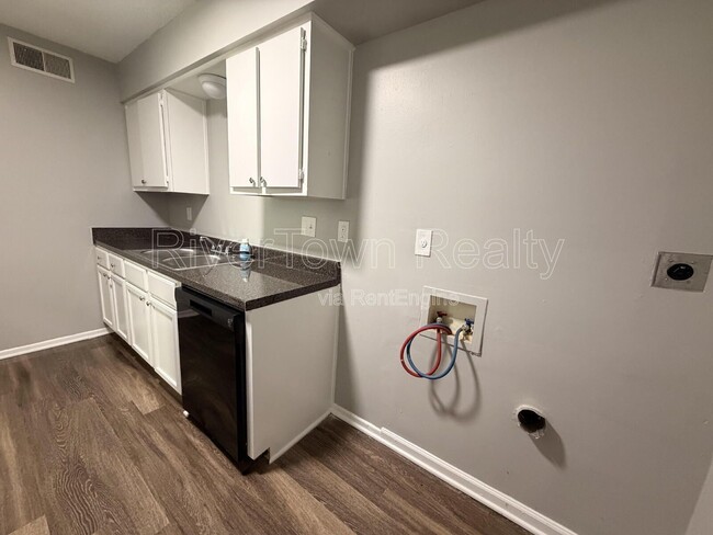 Photo - 691 Creekstone Cir