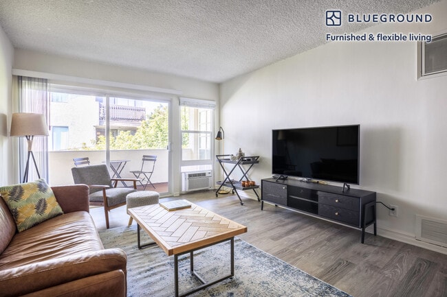 Photo - 219 S Barrington Ave Unidad FL3-ID340