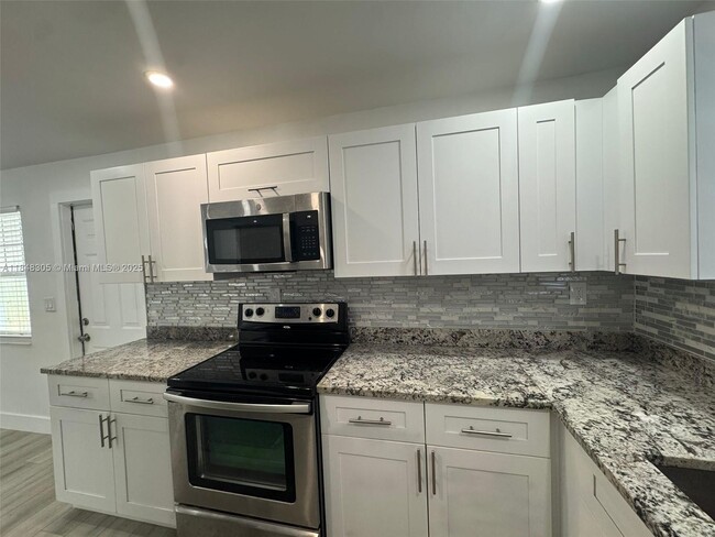 Photo - 1657 SW 44th Ave