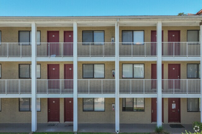 253 Hayden Rd - Vista de la entrada - Seminole Legends Condominiums