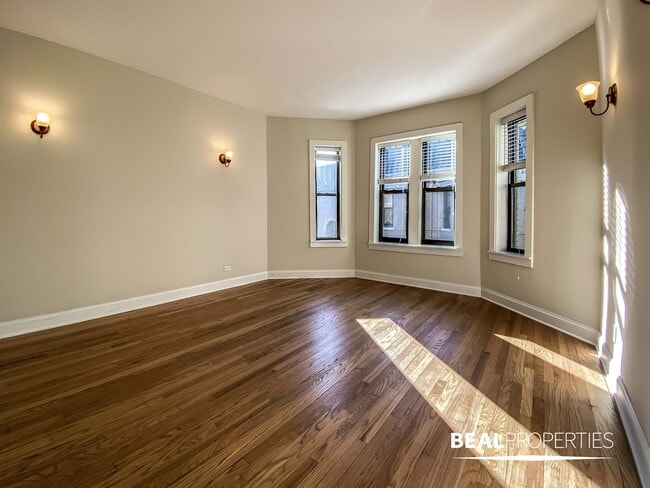 Building Photo - 4038 N Ashland Unit S