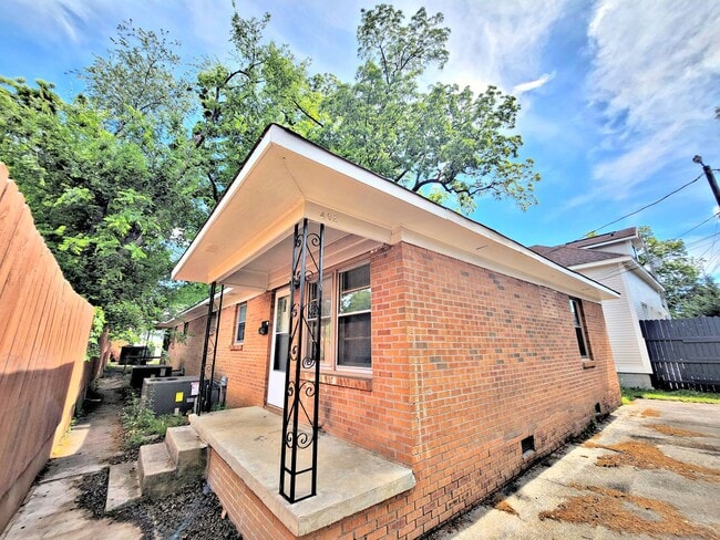 Building Photo - 402 Walker Ave NE Unit C