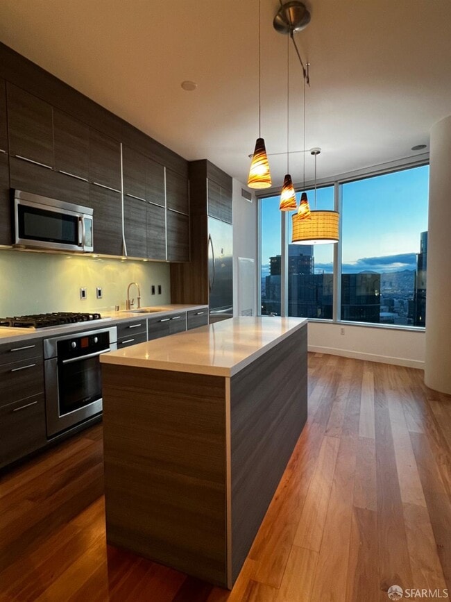 Building Photo - 338 Spear St Rental