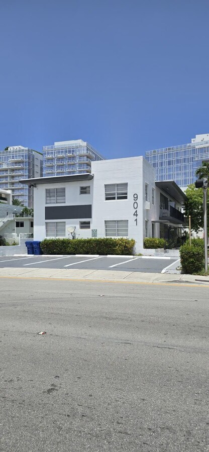 Front Structure - 9041 Harding Ave Unit 3