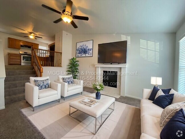 Building Photo - 3 bedroom Duplex with unique floor plan fo... Rental