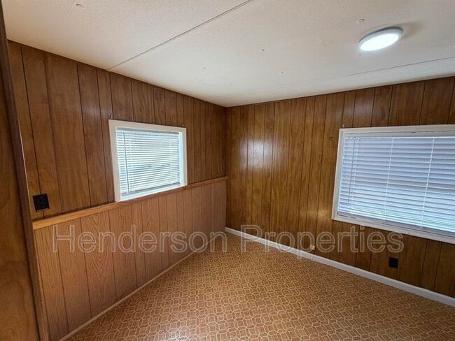 Photo - 733 Indian Hill Rd