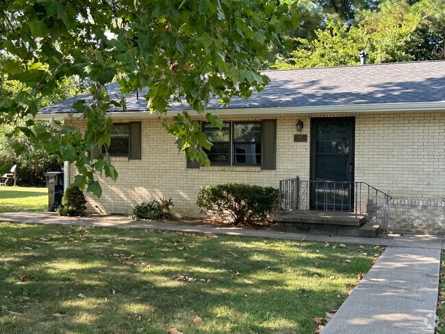 Building Photo - 601-607 Meadowmere Dr Rental