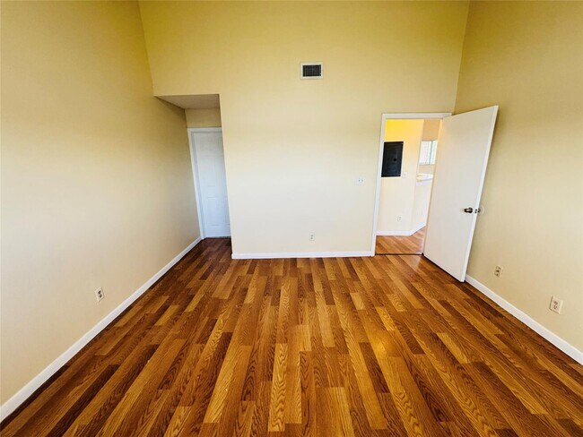 Photo - 3449 NW 44th St Unidad # 202