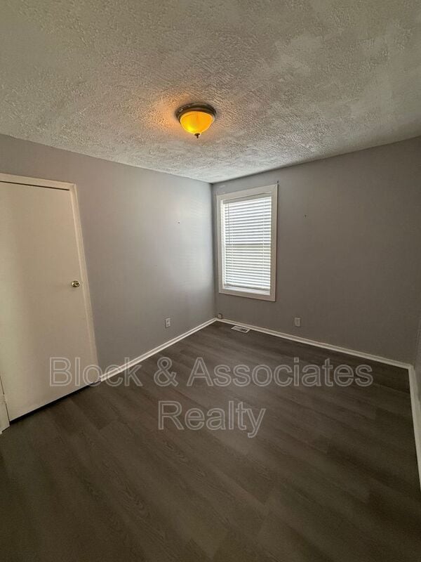 Photo - 103 Cloverdale Ct