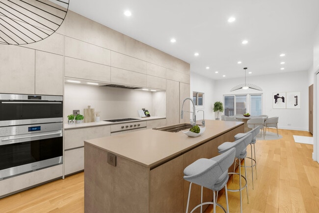 Photo - 1618 W Pierce Ave