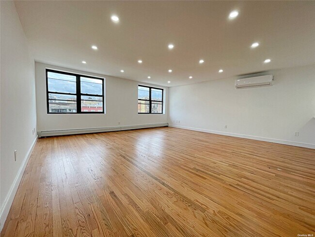 Photo - 25-36-36 21st St