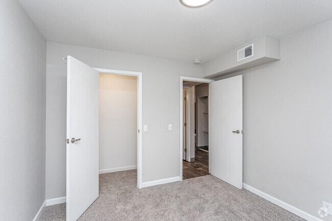 2BR, 1BA - 987SF