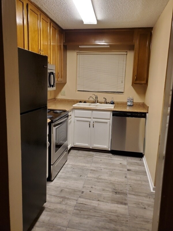 Photo - 2322 Colony Dr SW