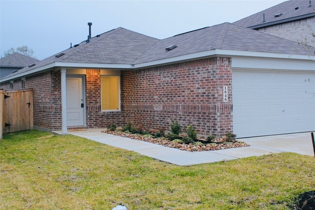 Building Photo - 1646 Gardenia Grv Ln