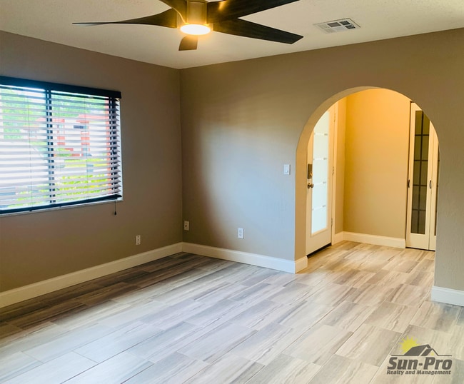 Photo - 2089 Oak Meadow Cir